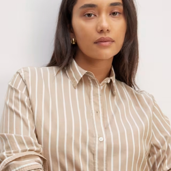 Everlane Must Have Shirt in Silky Cotton. Size 14 - Picture 3 of 10